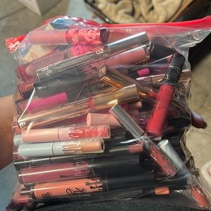 Liquid lipstick bundle